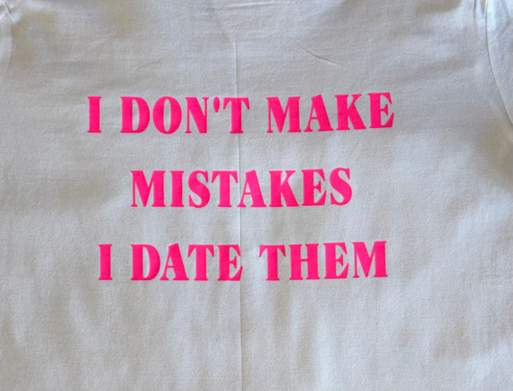 Bedrukt t-shirt 'I don't make mistakes'