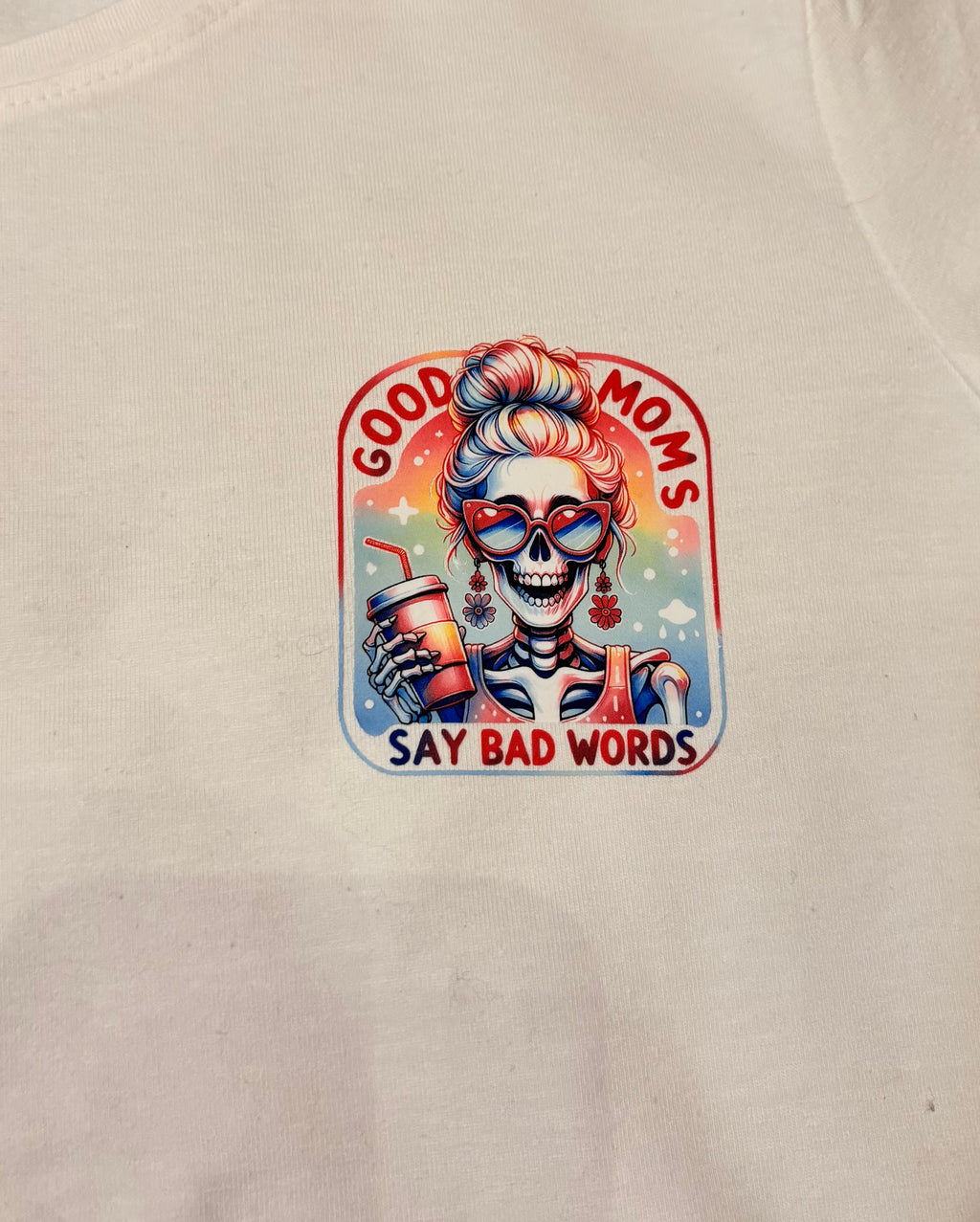 T-shirt met kleine opdruk 'Good moms'