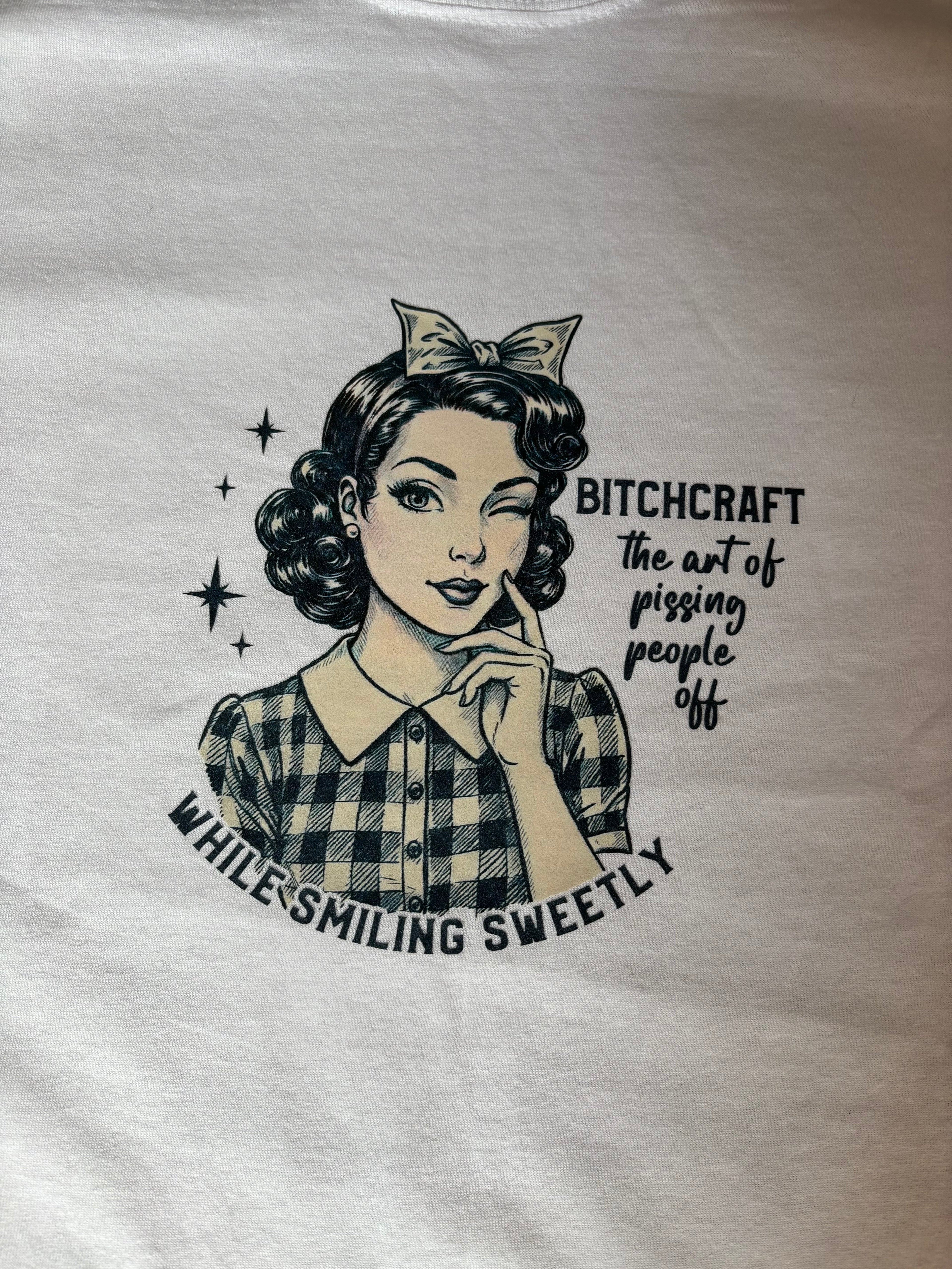 T-shirt met opdruk 'Bitchcraft'