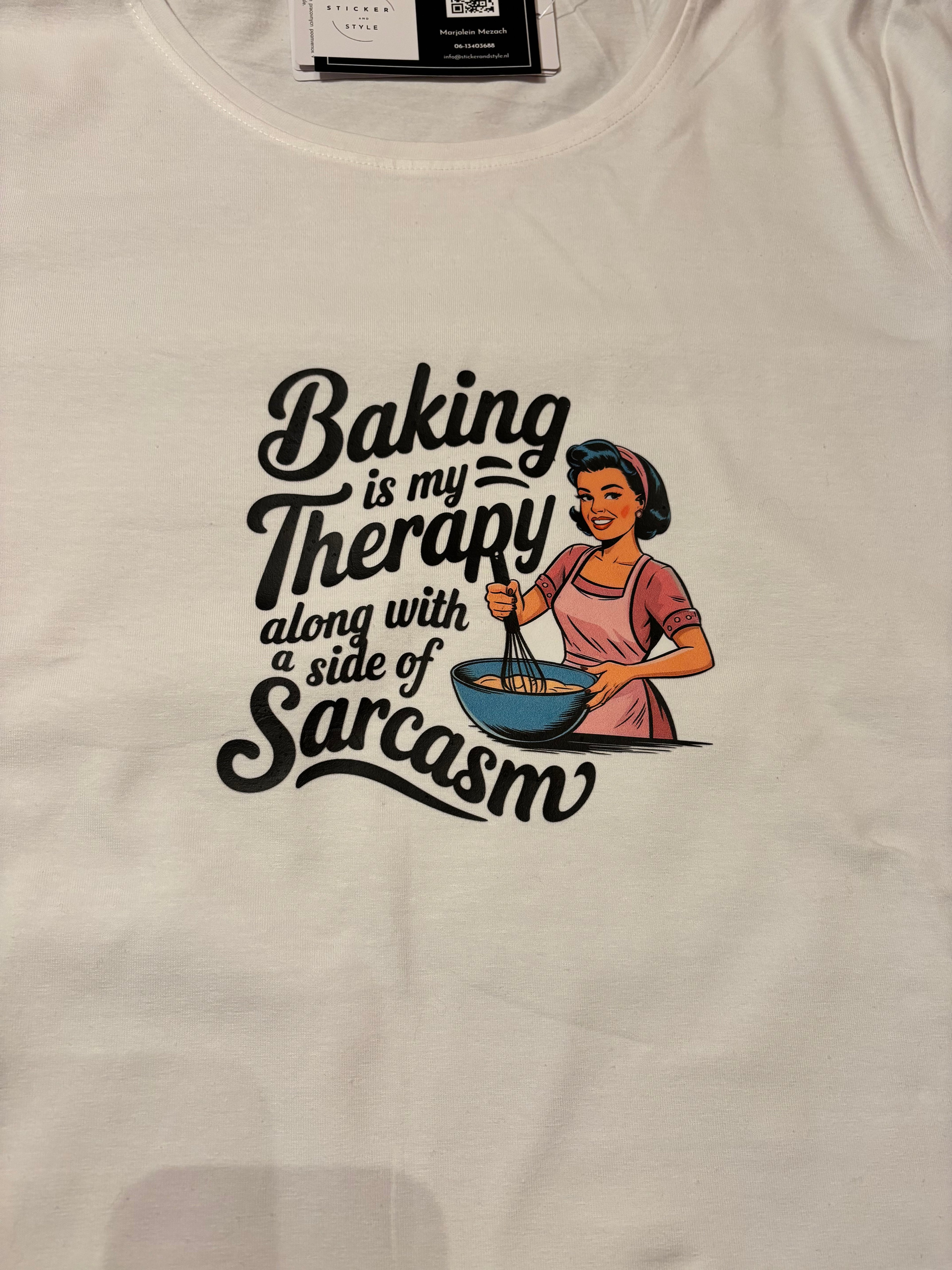 T-shirt met opdruk 'Baking is my Therapy'