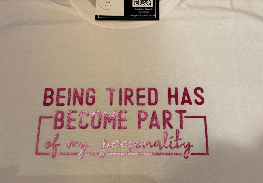 T-shirt met opdruk 'Being tired'