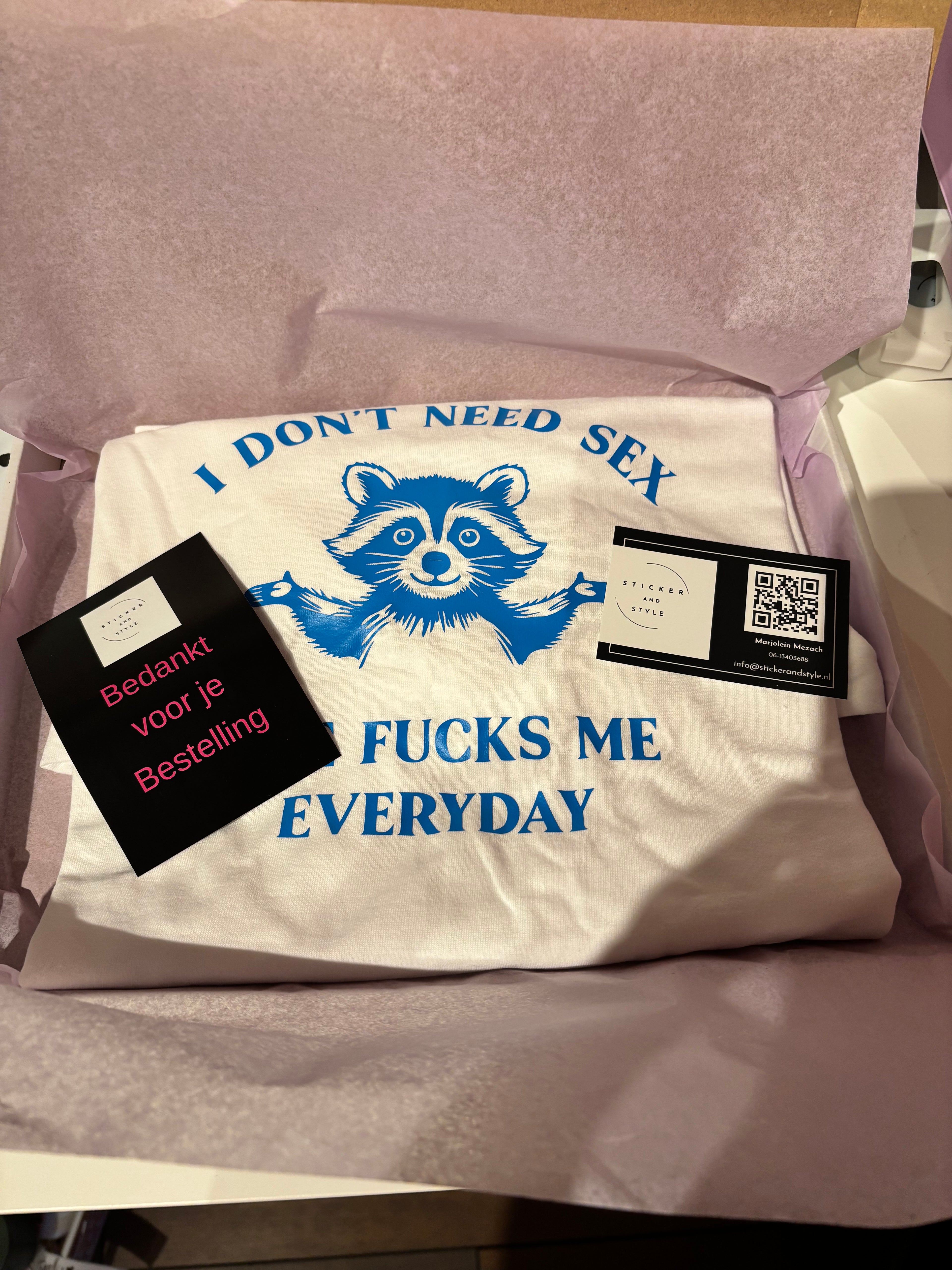 T-shirt met opdruk 'I don't need'