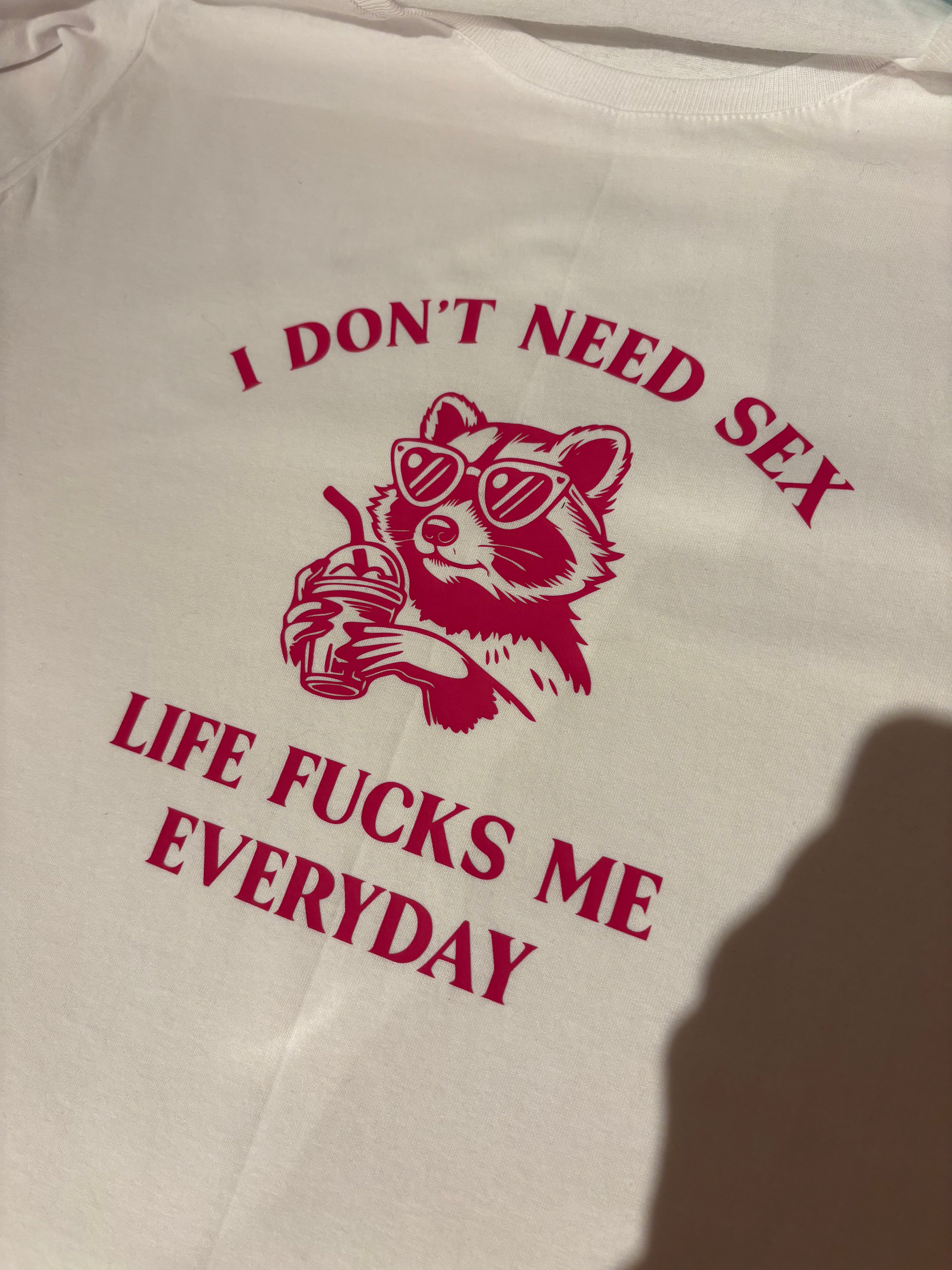 T-shirt met opdruk 'I don't need'