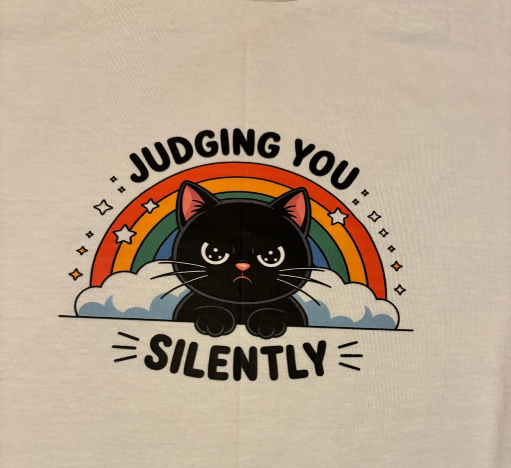 T-shirt met opdruk 'Judging you'